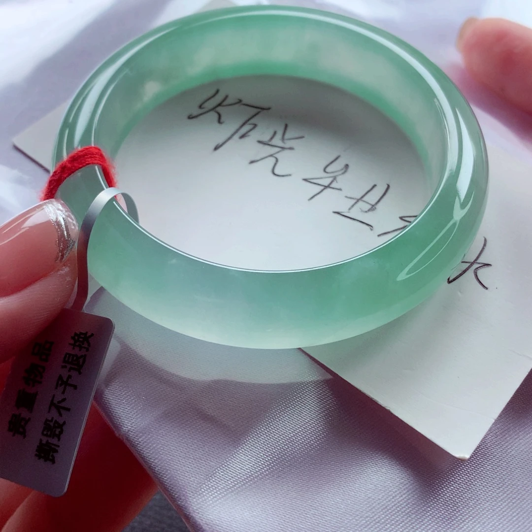 P***e翡翠未镶嵌手镯师妹高冰冰绿炸光分单
