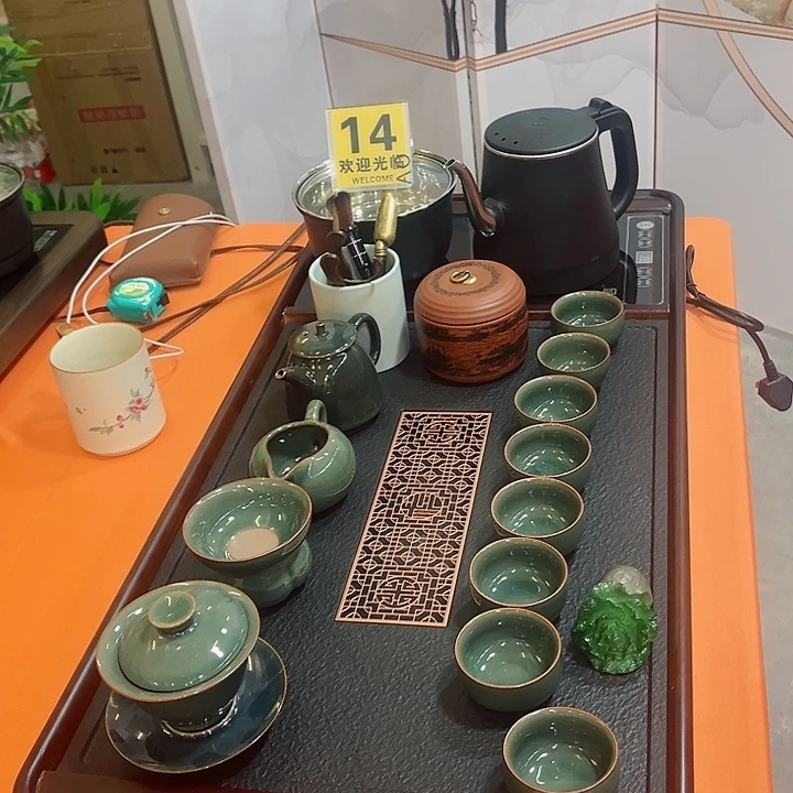 我们还不一定在学校呀现在