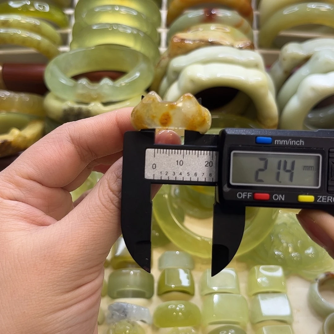 蛇纹石玉未镶嵌手镯2