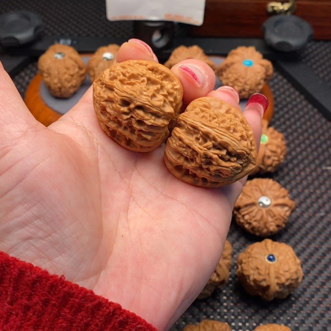 文玩核桃把件三角白36.5边41肚