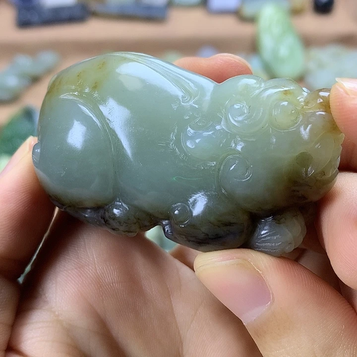菩***子和田玉未镶嵌颈饰