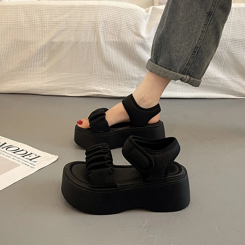 配裙子超火厚底凉鞋女夏季外穿高级感2025新款法式气质百搭坡跟鞋