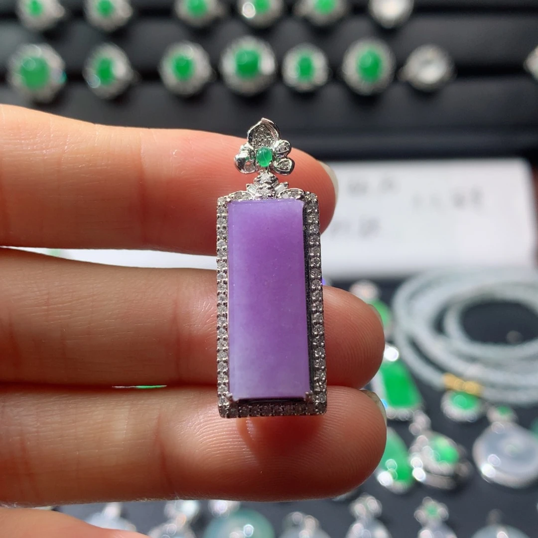 颈饰18K金镶嵌翡翠