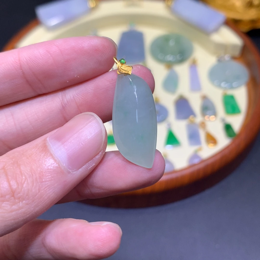 翡翠吊坠(不含链)18K金镶嵌