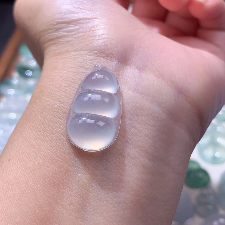 颈饰未镶嵌翡翠冰种福豆