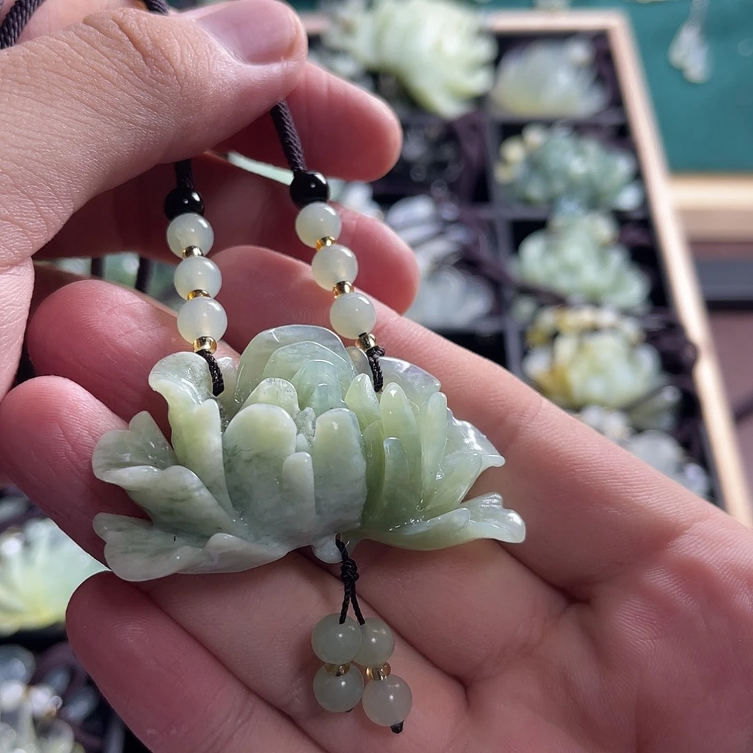 蛇纹石玉未镶嵌颈饰