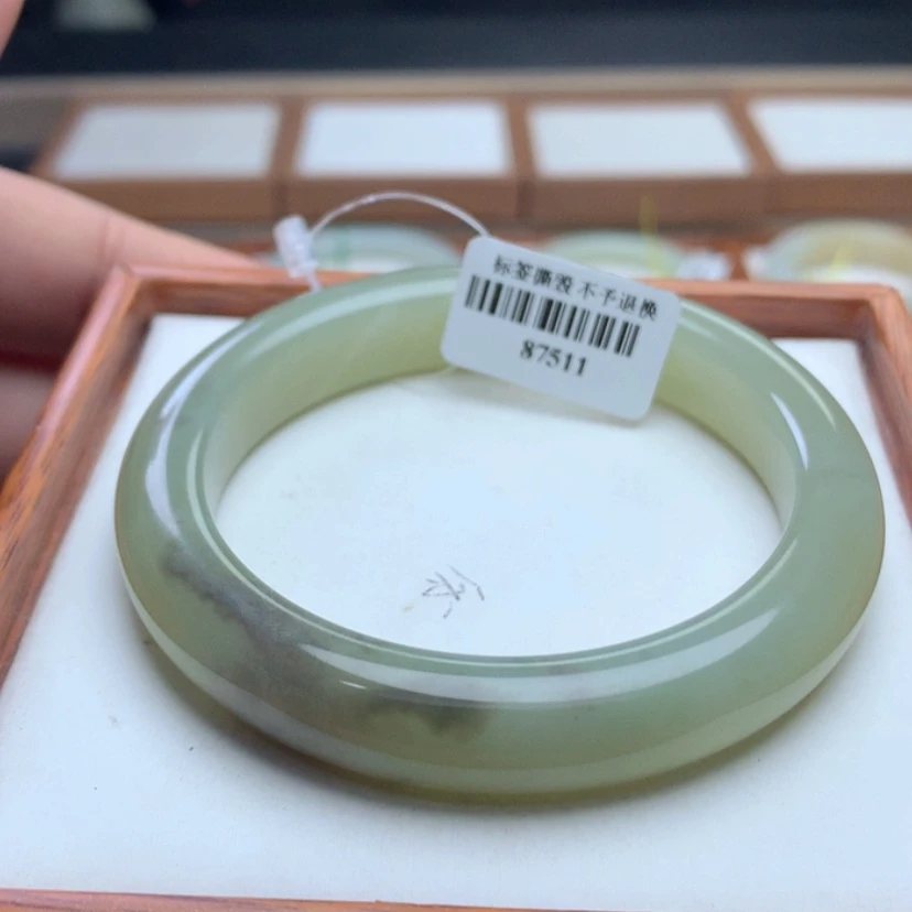 【闪购商品】和田玉手镯未镶嵌57