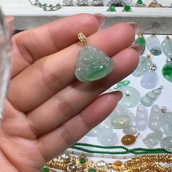 颈饰18K金镶嵌翡翠