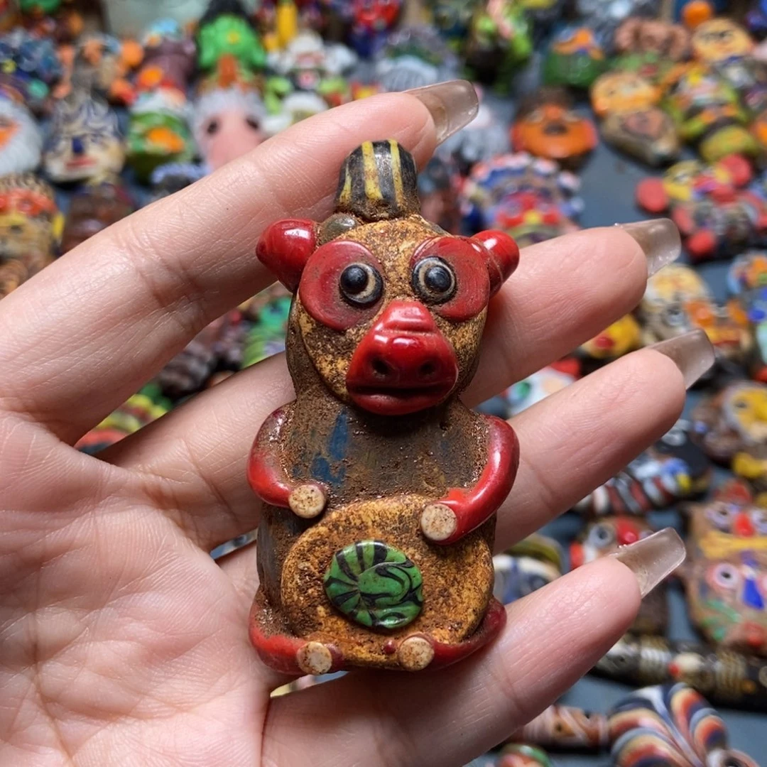颈饰琉璃印度尼西亚熊博士