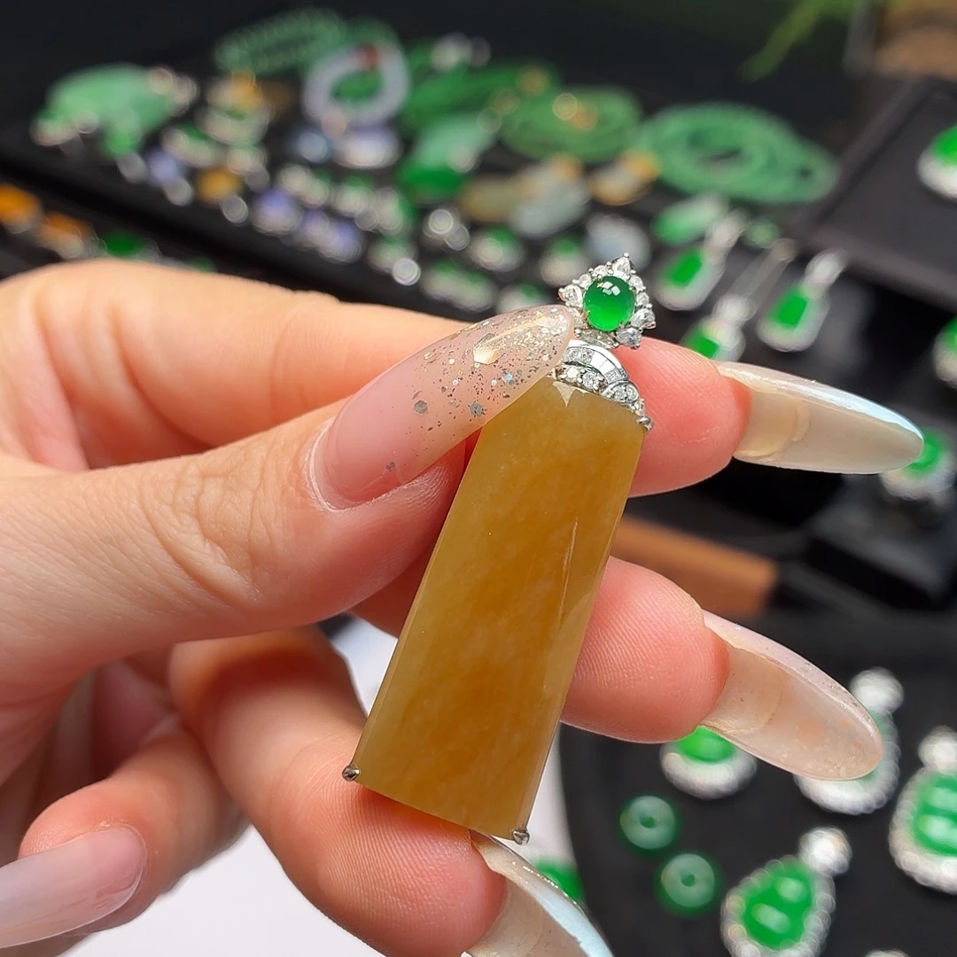 翡翠18K金镶嵌颈饰023无事柱吊坠