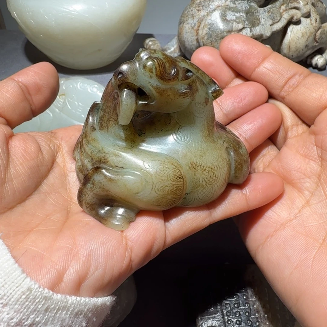 奋***蚁和田玉未镶嵌挂件