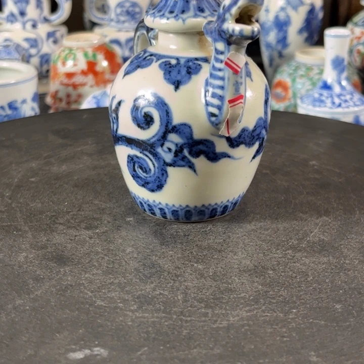 愿***钩瓷摆件一个青花的小壶壶