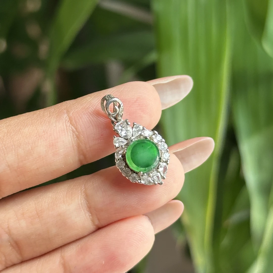 S925银镶冰绿圆无事牌吊坠天然翡翠A货