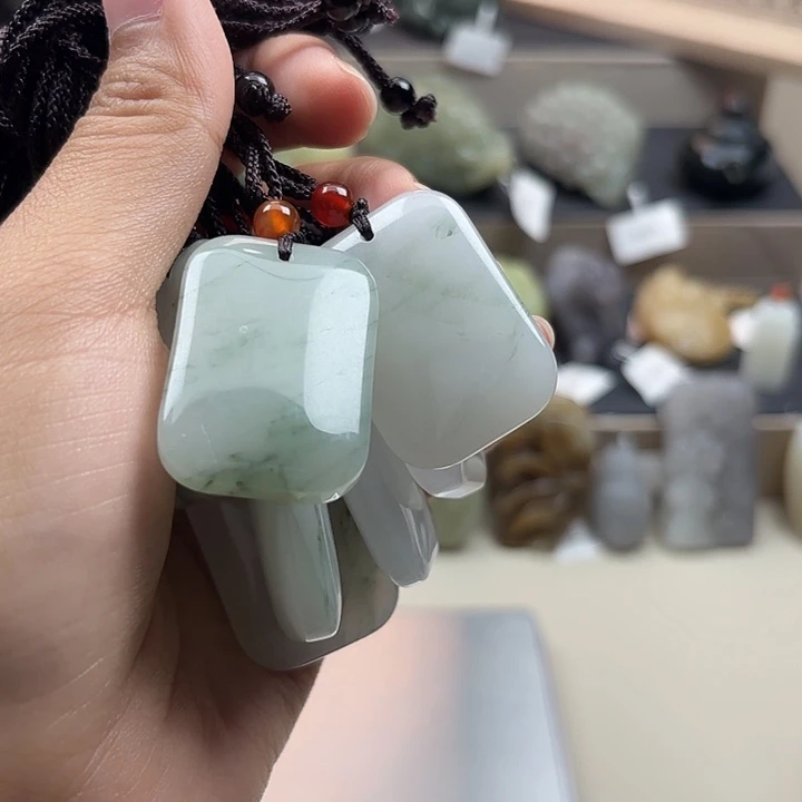 和田玉未镶嵌颈饰杨***