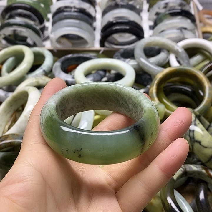 蛇纹石玉未镶嵌手镯