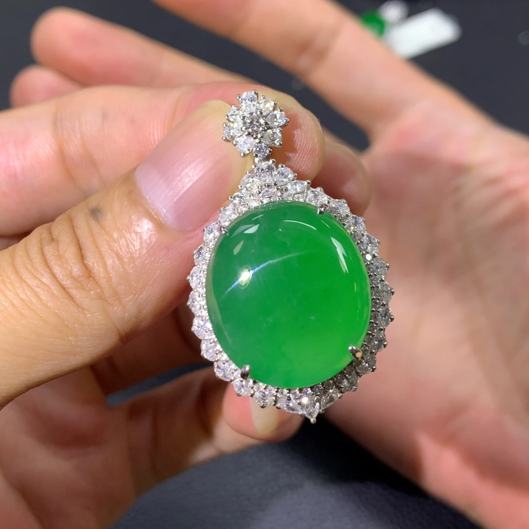 翡翠18K金镶嵌颈饰翡翠