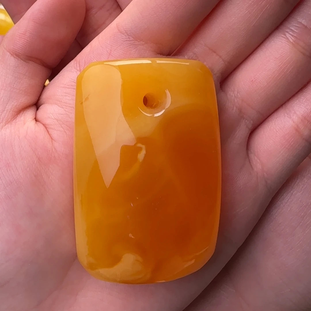 琥珀未镶嵌颈饰无事牌