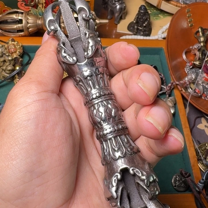 叶***风铜铁合金类铜铁吊坠项链锁骨