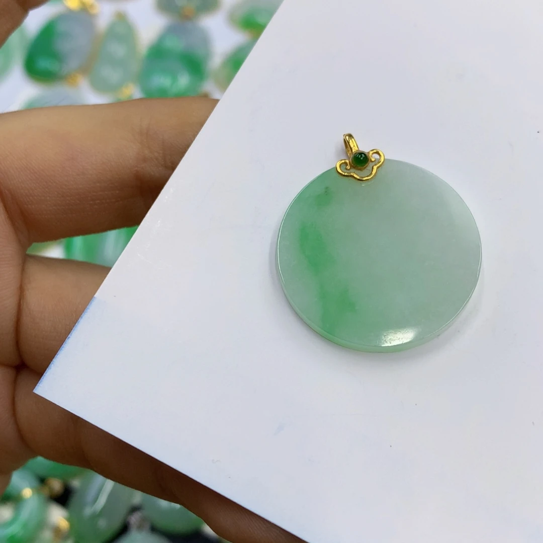 翡翠18K金镶嵌颈饰翡翠