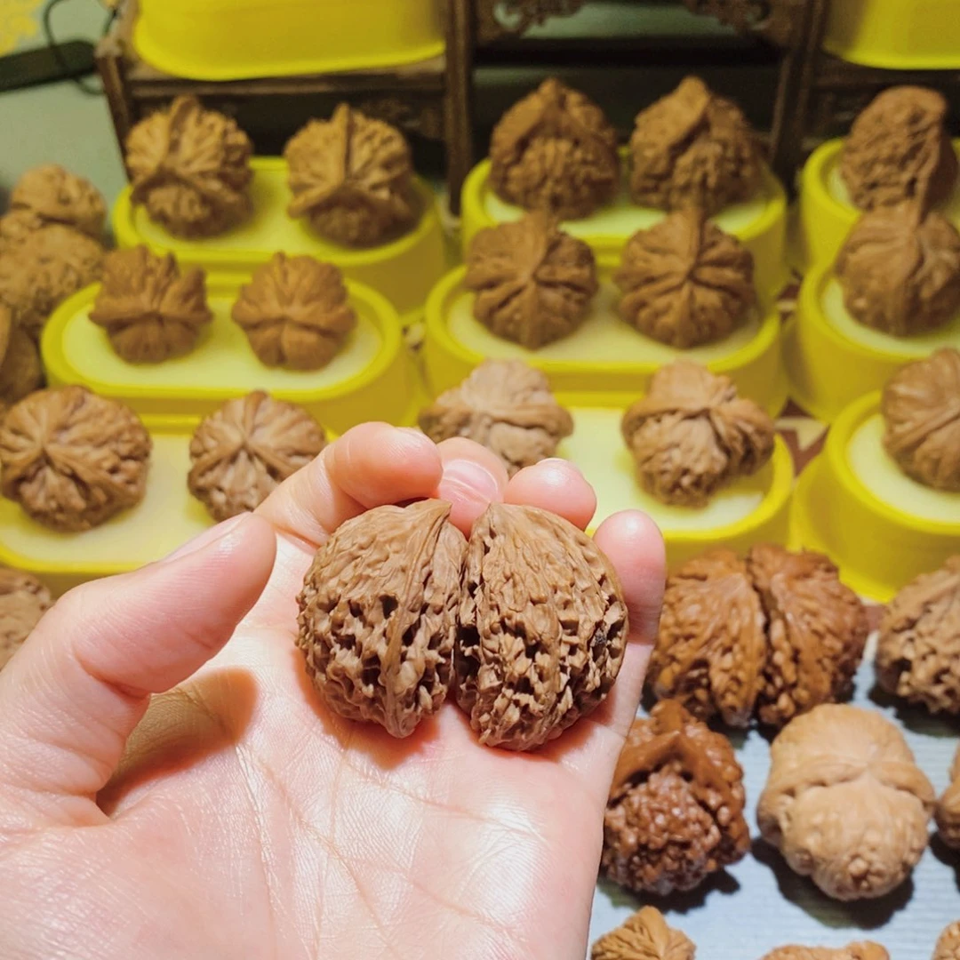 【闪购商品】文玩核桃吊坠白狮子半壁
