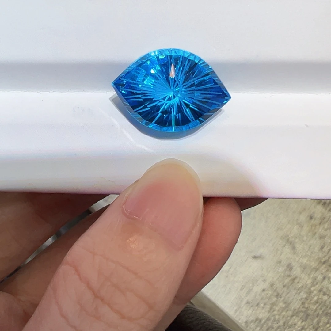 托帕石裸石17.4ct恶魔之眼