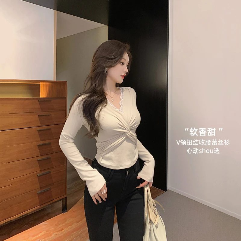 林关关【软香甜】秋季性感V领扭结蕾丝打底衫上衣修身百搭显瘦T恤女