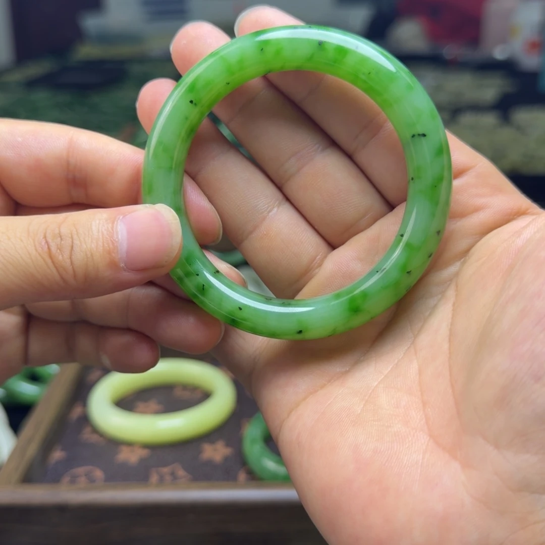 大***～和田玉未镶嵌车挂