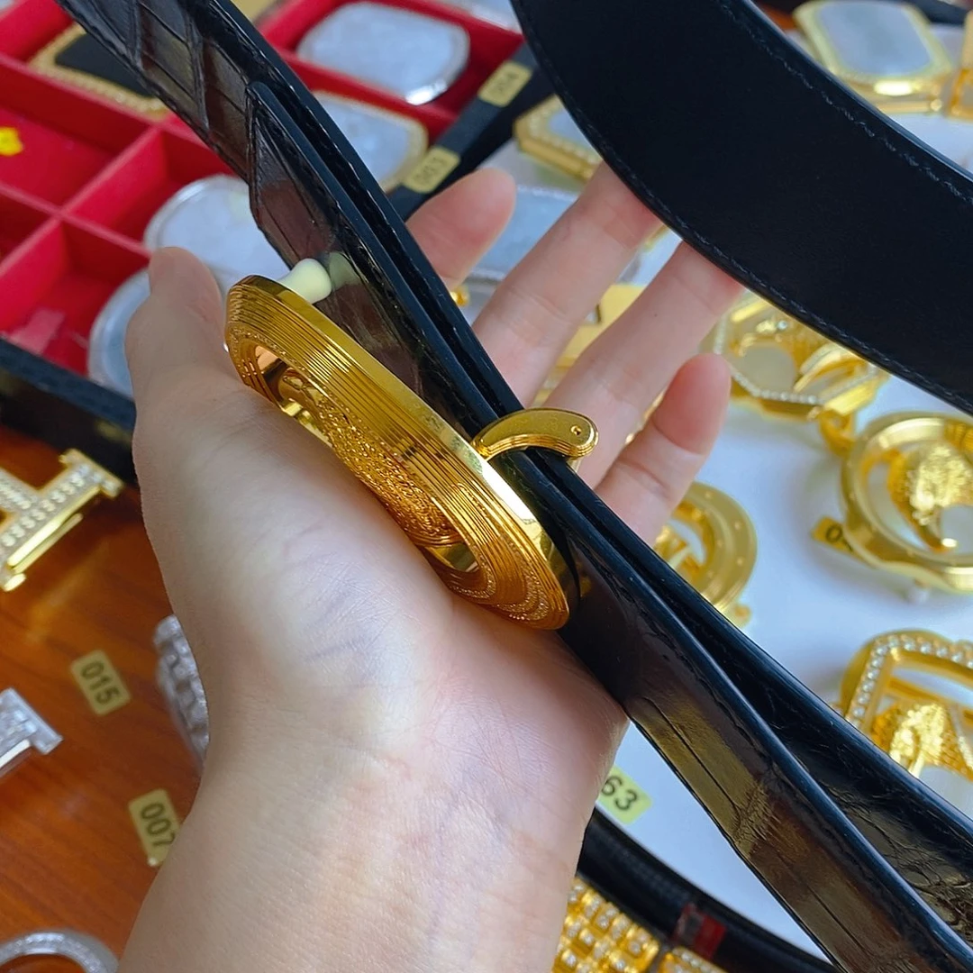 包金皮带扣配鳄鱼皮