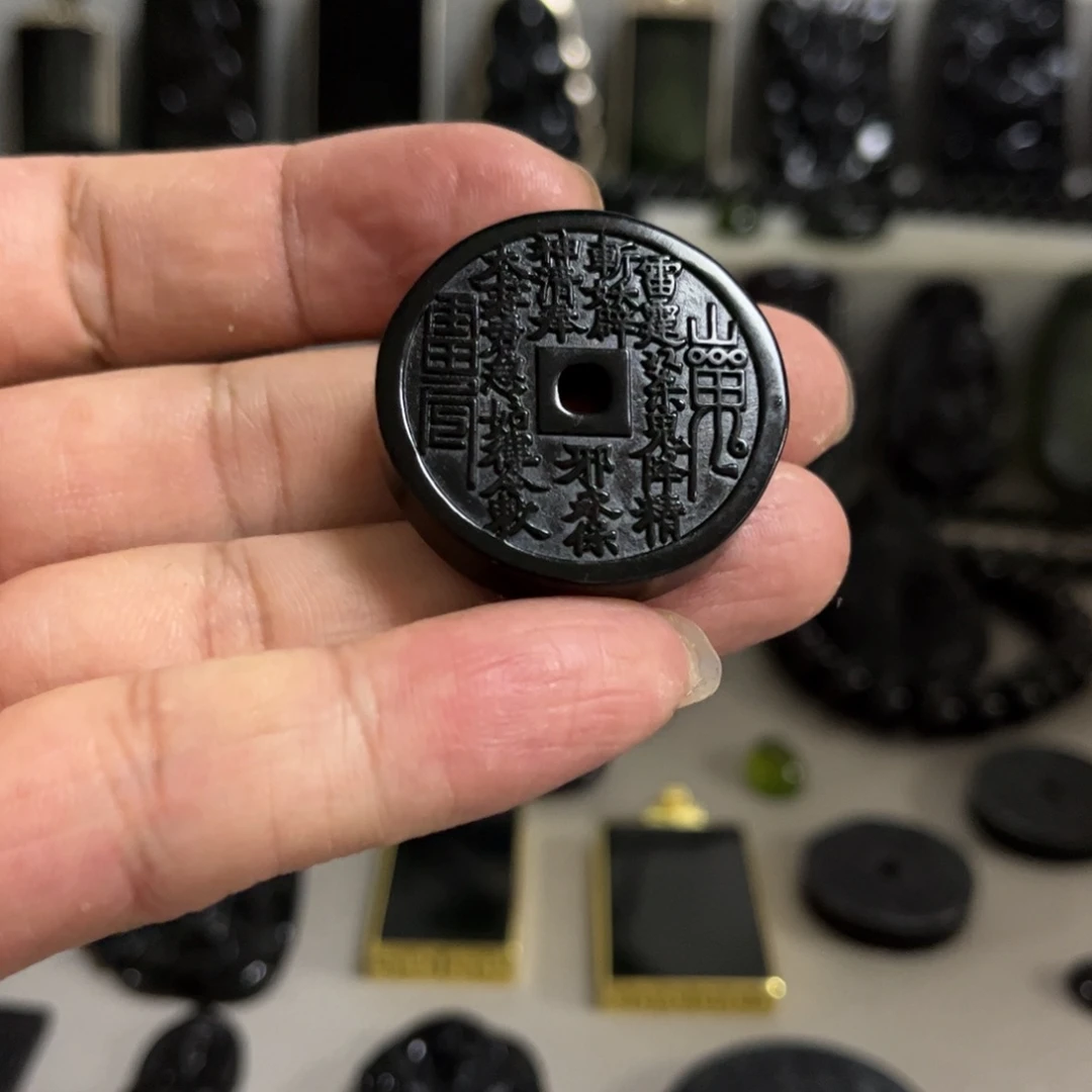 蛇纹石玉颈饰合金刹*