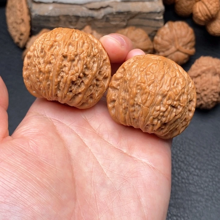 桃核把件全品42绣球