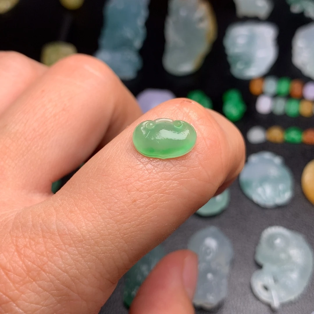 定制翡翠未镶嵌如意