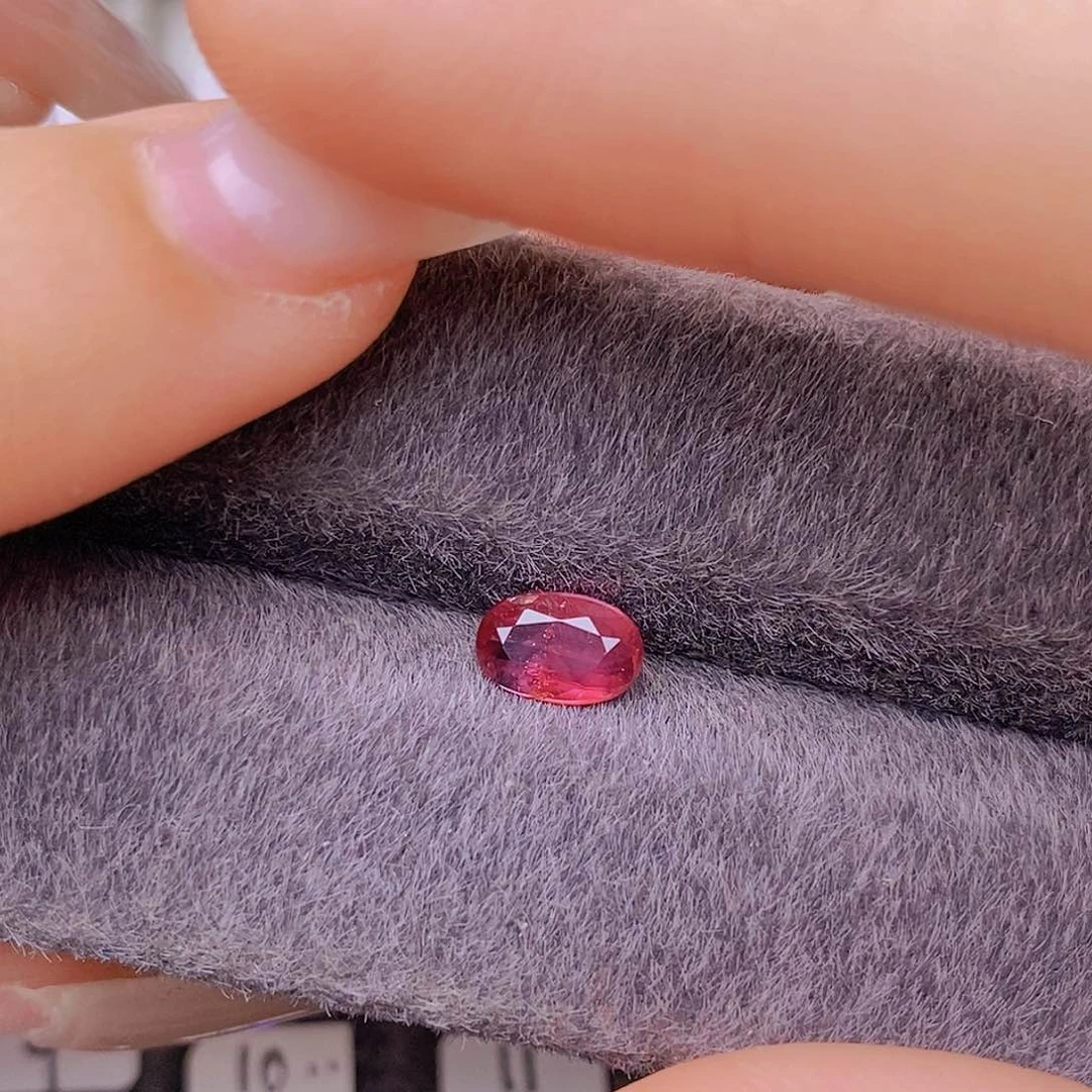 裸石蓝宝石无烧颜色鲜艳明亮火彩不错0.83ct/2712号
