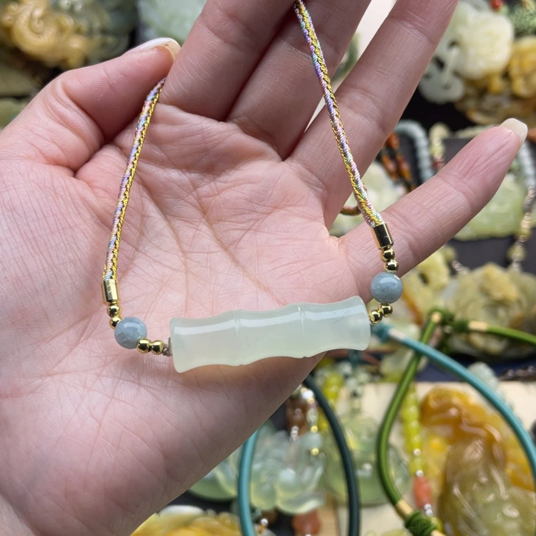 蛇纹石玉颈饰未镶嵌