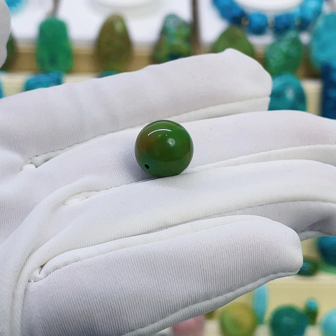 雕***肥绿松石未镶嵌颈饰