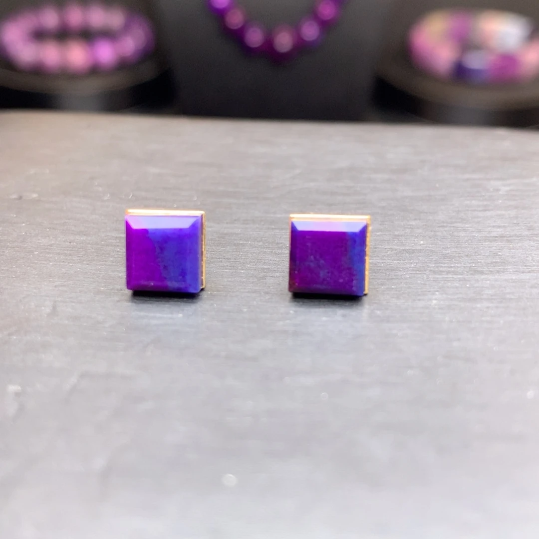 苏纪石（舒俱来）18K金镶嵌耳钉