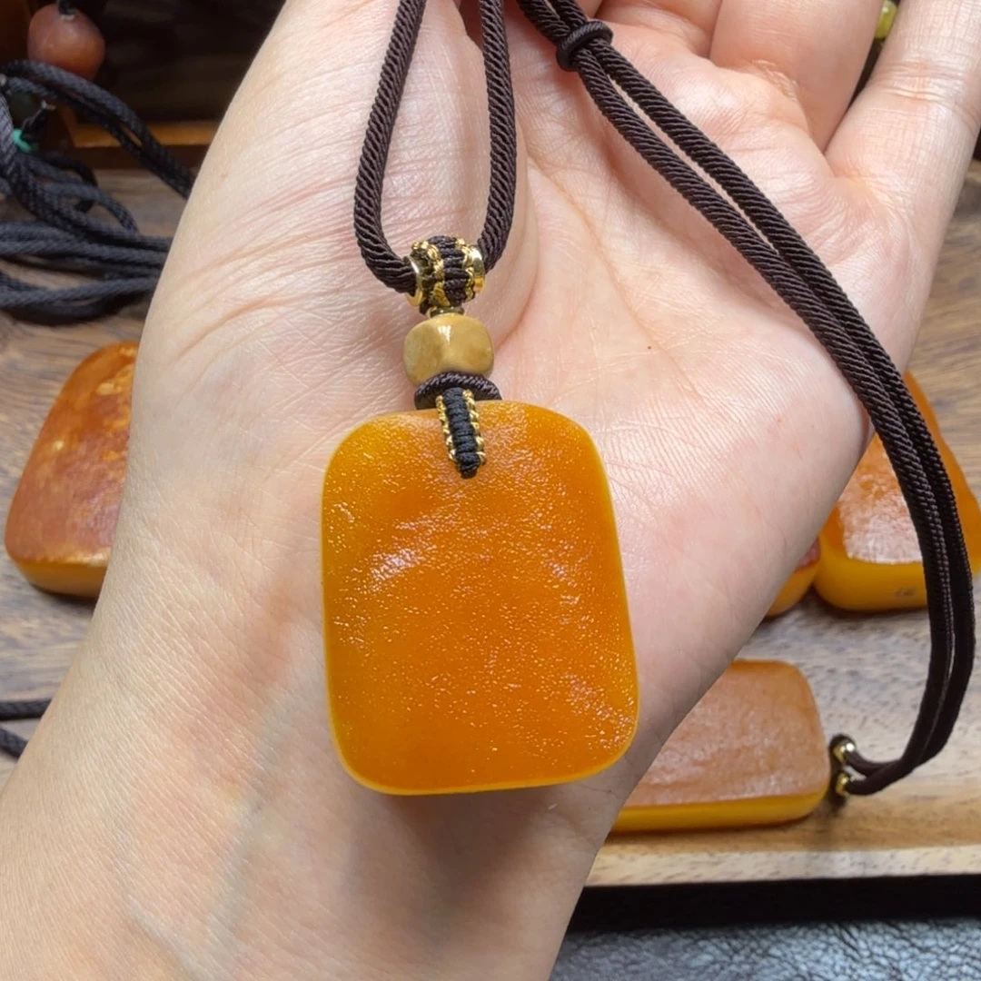 未镶嵌吊坠(赠链)琥珀