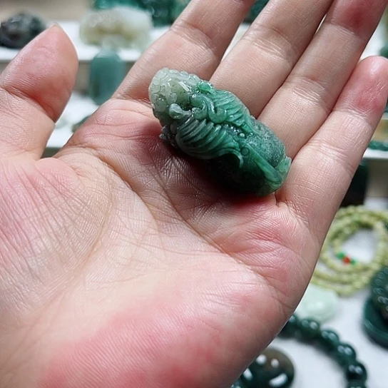 玩***恭未镶嵌独山玉吊坠
