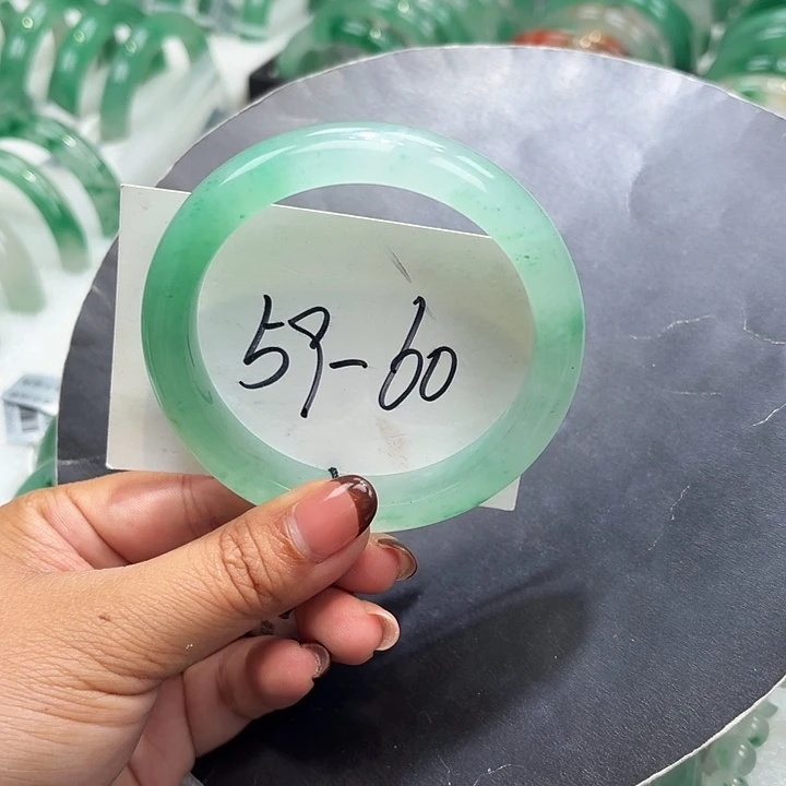 石英质玉（非洲翠）未镶嵌手镯