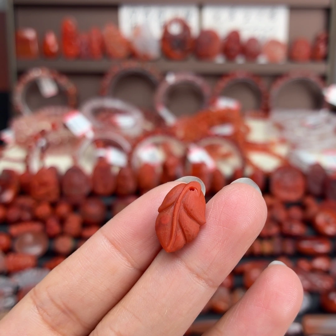 南红玛瑙未镶嵌颈饰叶子