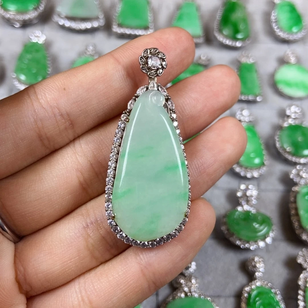 颈饰未镶嵌翡翠福瓜