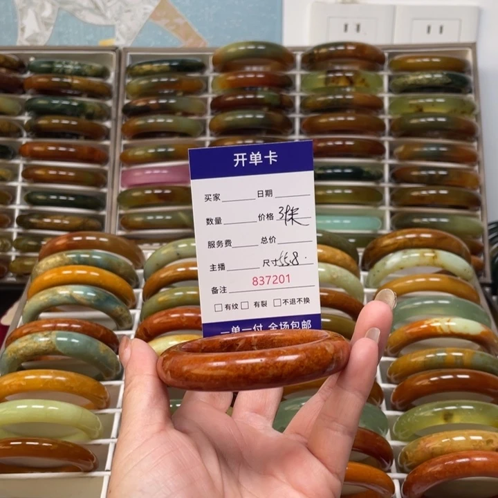 御***哥蛇纹石玉未镶嵌手镯