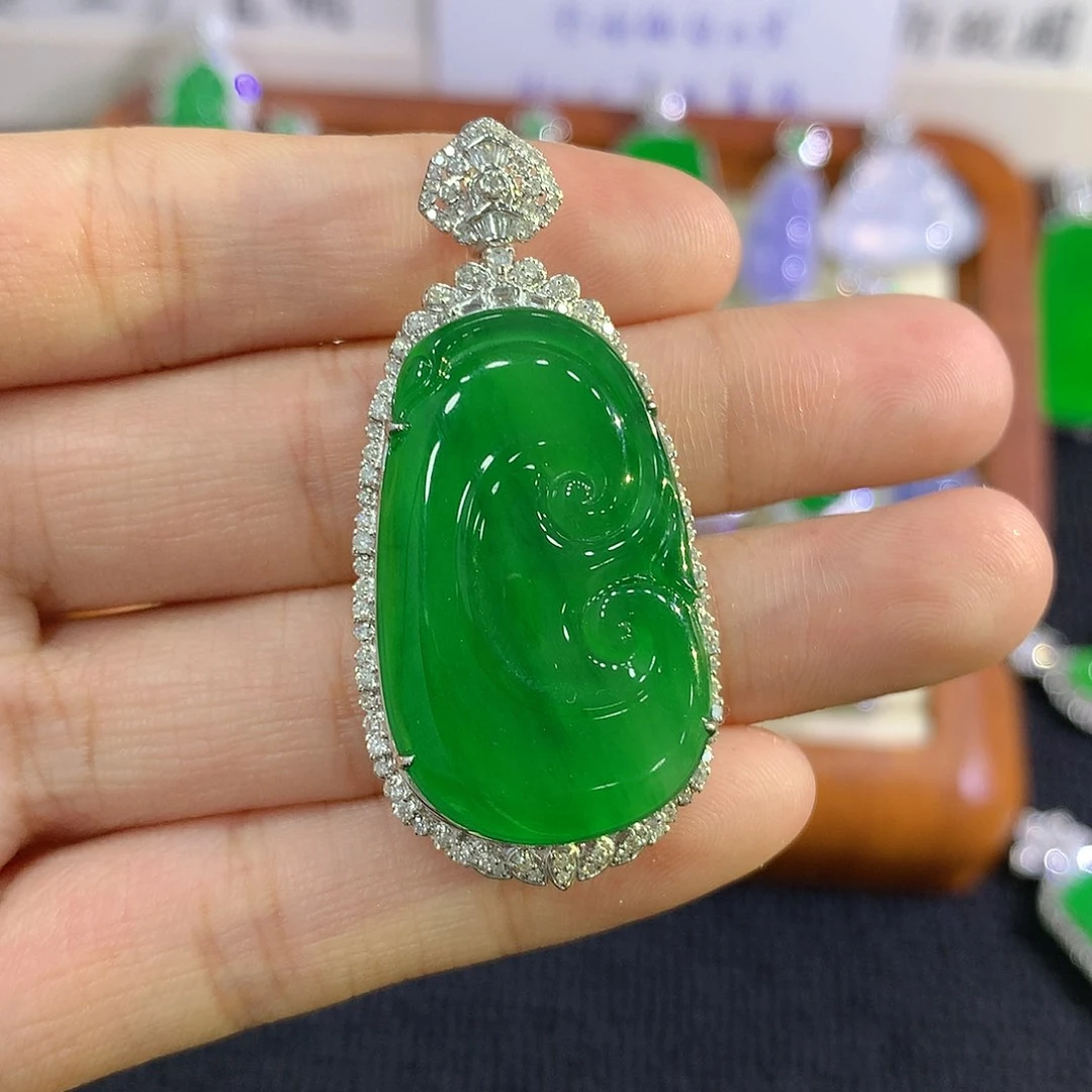 【闪购商品】吊坠(不含链)18K金镶嵌翡翠如意