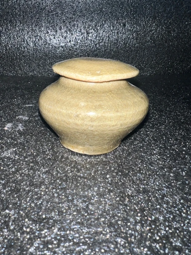 龙泉青瓷小盖罐，