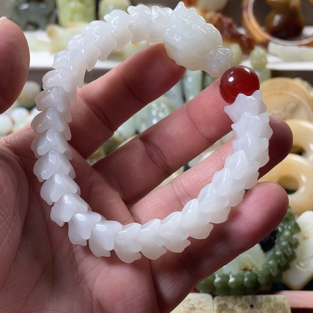 智***者和田玉未镶嵌颈饰