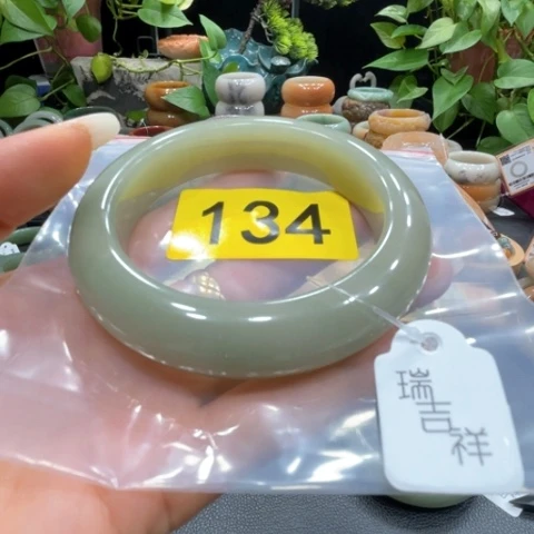 未镶嵌手镯石英质玉