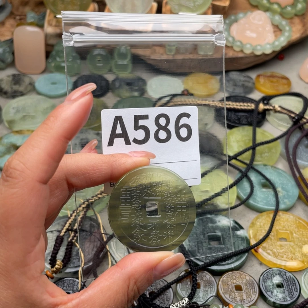 星***a蛇纹石玉未镶嵌颈饰