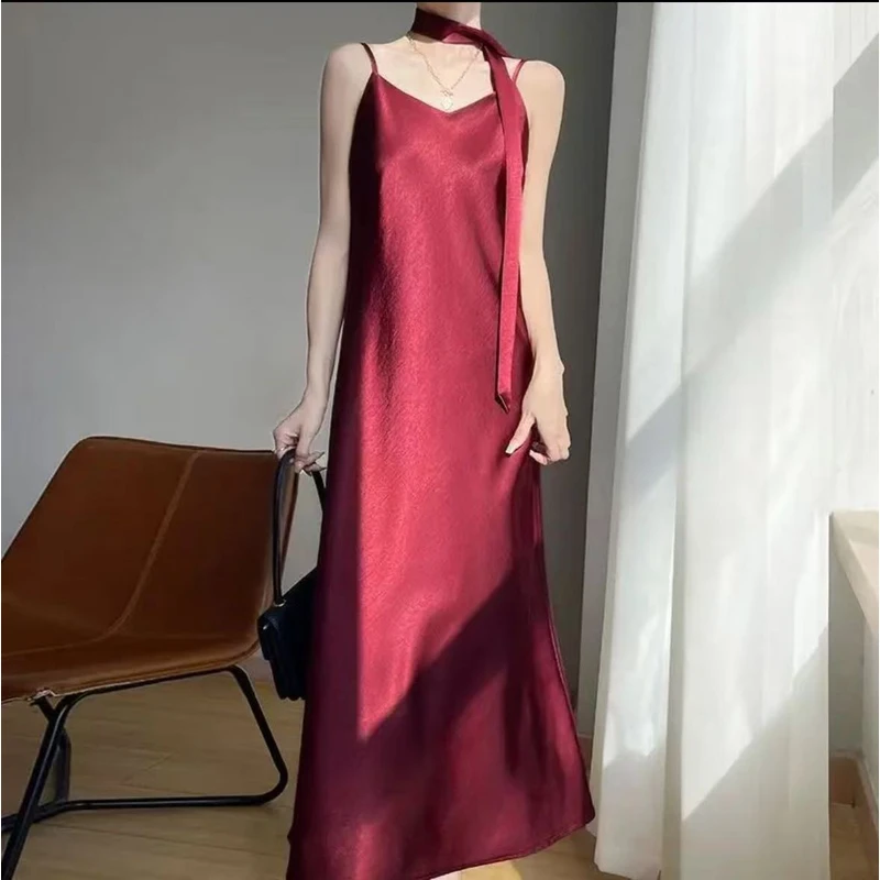 【送飘带】2025年春夏新款鎏金缎面V领吊带连衣裙无袖飘带纯色高腰