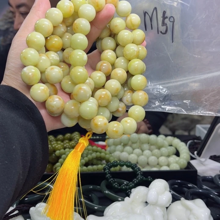 蛇纹石玉颈饰未镶嵌穆*