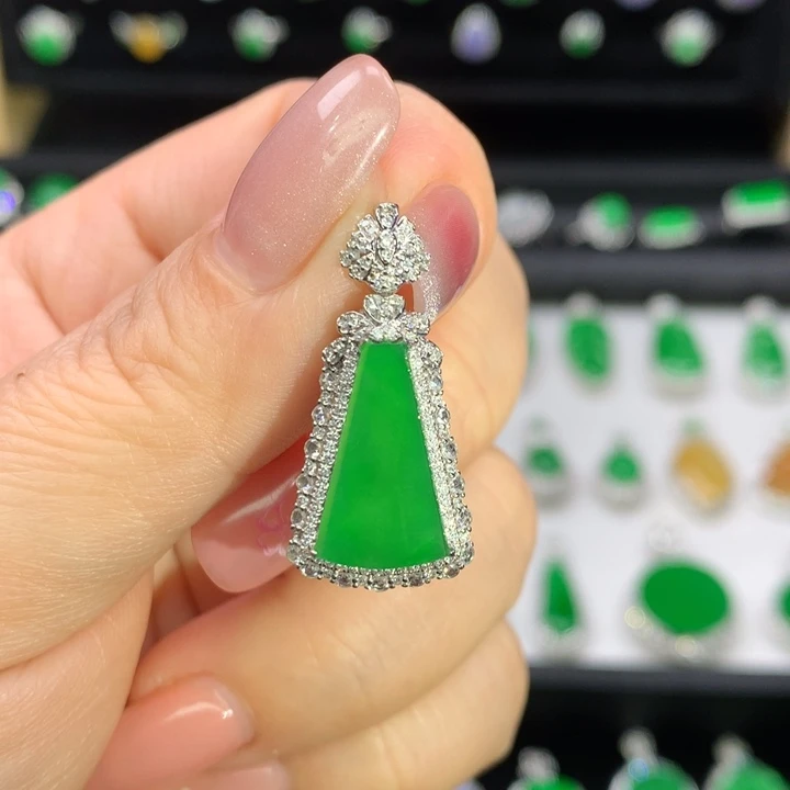 翡翠吊坠(不含链)18K金镶嵌