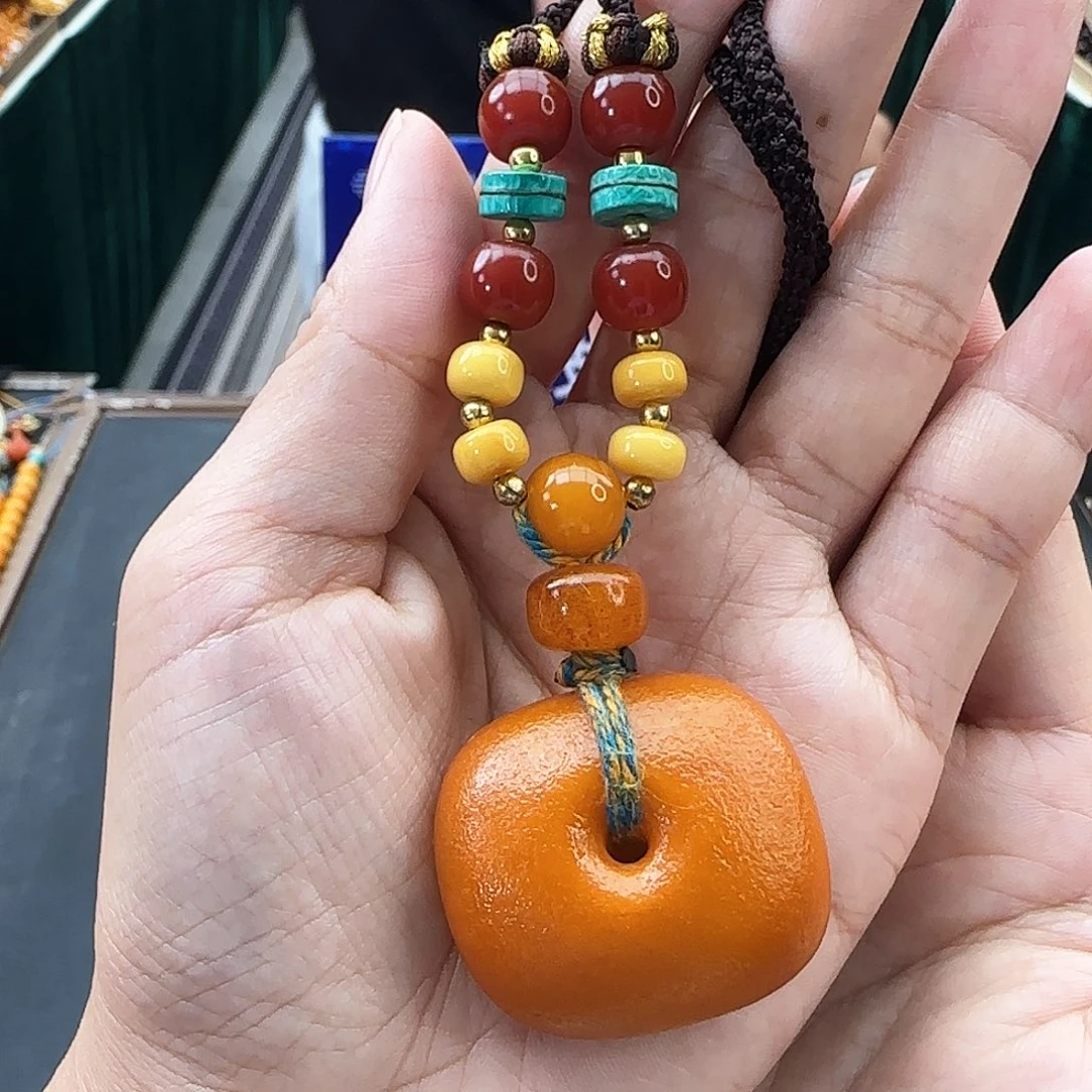 未镶嵌颈饰琥珀吊坠